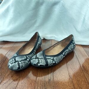 Women's Vionic Carroll Black & White Snake-Print flats